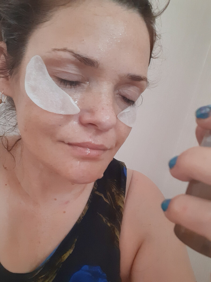 За качество фото прошу прощенья- никогда не умела фотографировать себя в выгодном свете, как другие- чтобы ни пор, ни морщин видно не было)