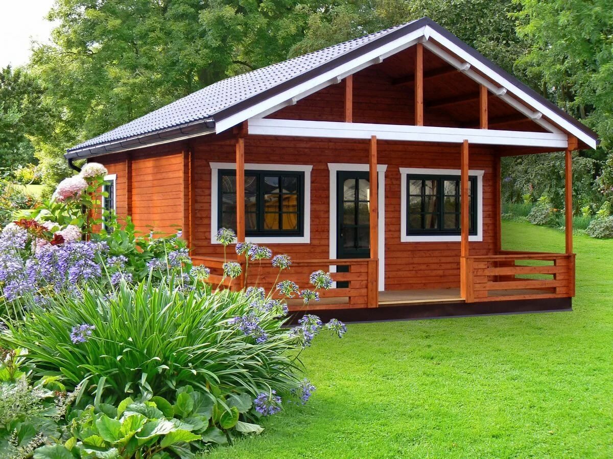 Бережный подъем дома на винтовые сваи продлевает срок эксплуатации фундамента, сохраняет целостность несущих стен.