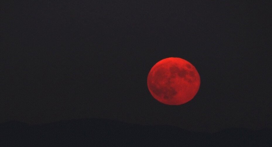 Красная луна