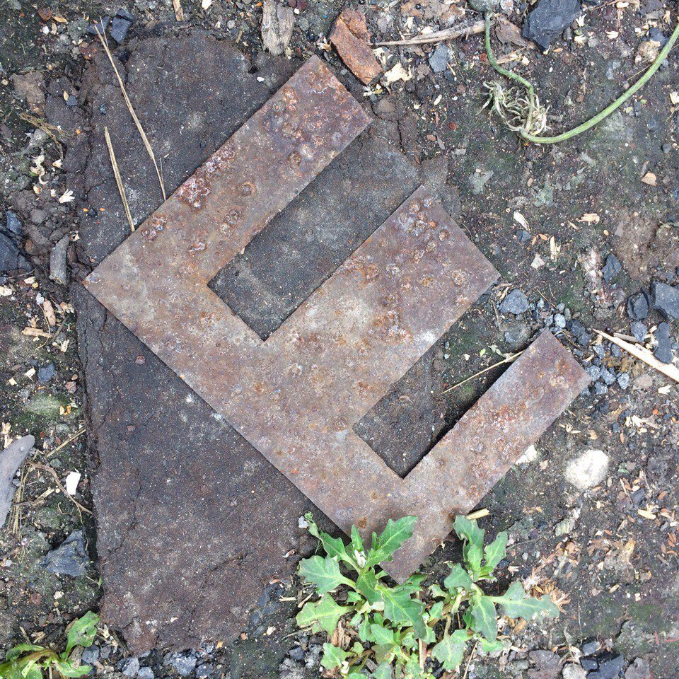 вот так они обычно и лежали...найти не ржавые, даже маслянистые, было праздником)