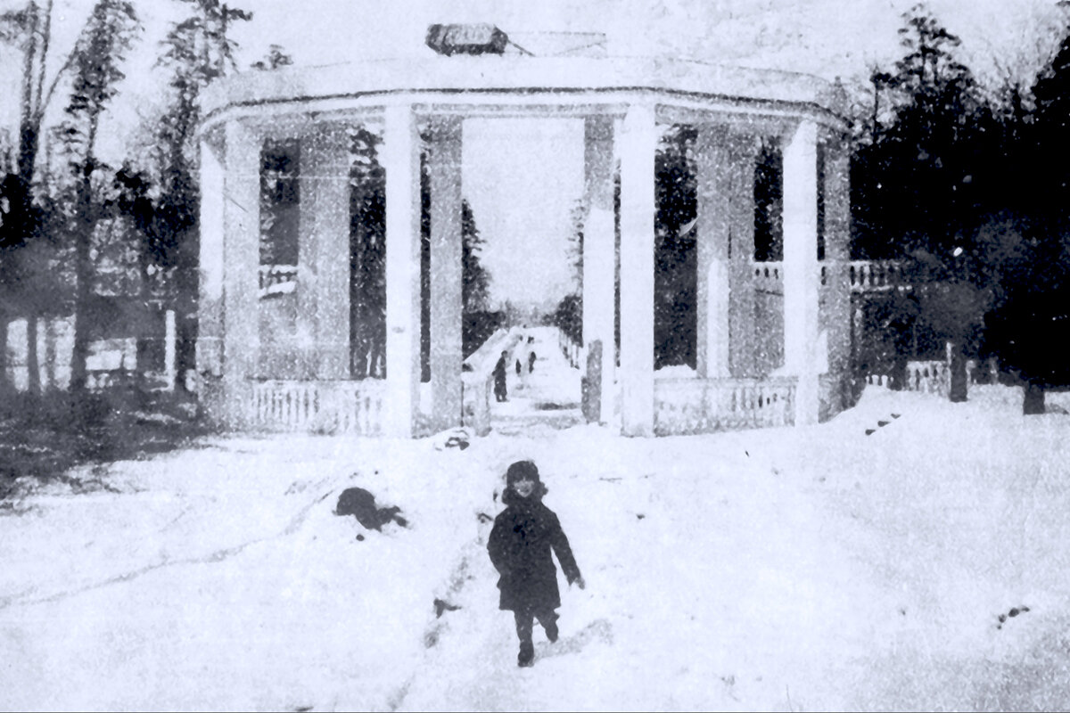 1936 год. Самый «первый» главный вход в Измайловский парк, который затем несколько раз перестраивался