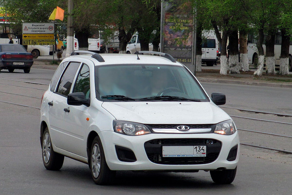 LАDА КАLINА 219470. Есть отличия в деталировке (бампер, диски, цвет ручек, зеркала) от представленной модели. Зато цвет совпал