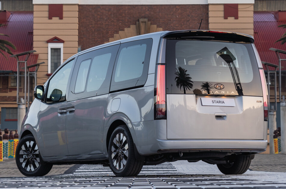 Богато оснащенный минивэн Hyundai Staria
