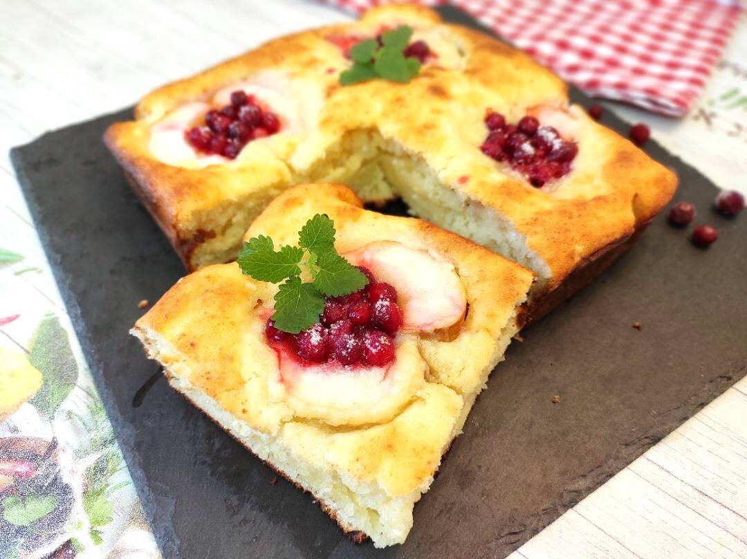 Творожный пирог с яблоками и клюквой | Овкусе.ру - Ежедневная готовка в  радость! Пошаговые рецепты с фото | Дзен