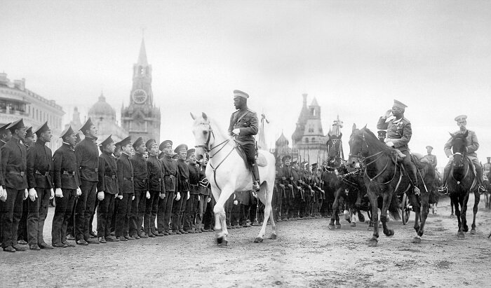 Изображение Яндекс Картинки. Император Николай II принимает парад к 100-летию Отечественной войны.