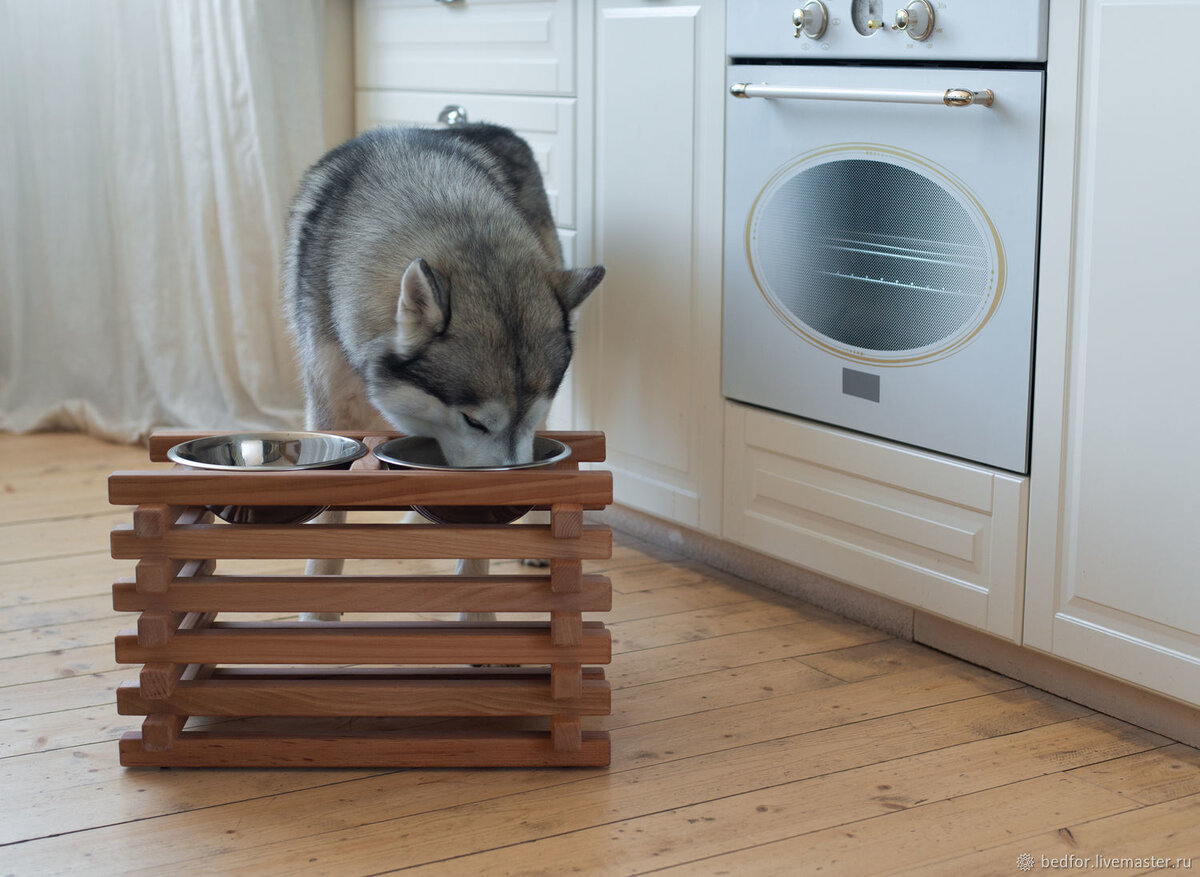 Высота мисок плюс-минус на уровне локтей. Фото: livemaster.ru