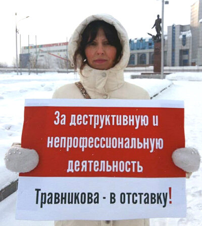 Одиночный пикет на площади Маркса. Новосибирск. 2022. Взято с https://vk.com/za_gumanizm