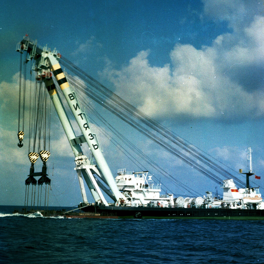 Источник: https://cdbcorall.ru/catalog/plavuchie-krany-i-kranovye-suda/37/