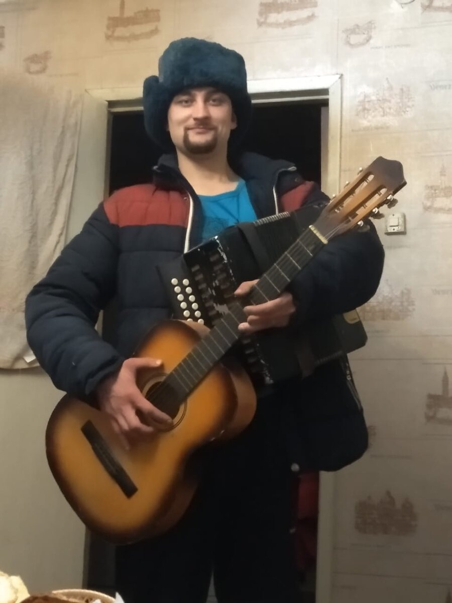 Это я пятилетней давности. Выпивал и устраивал праздники чуть ли не каждый день. 