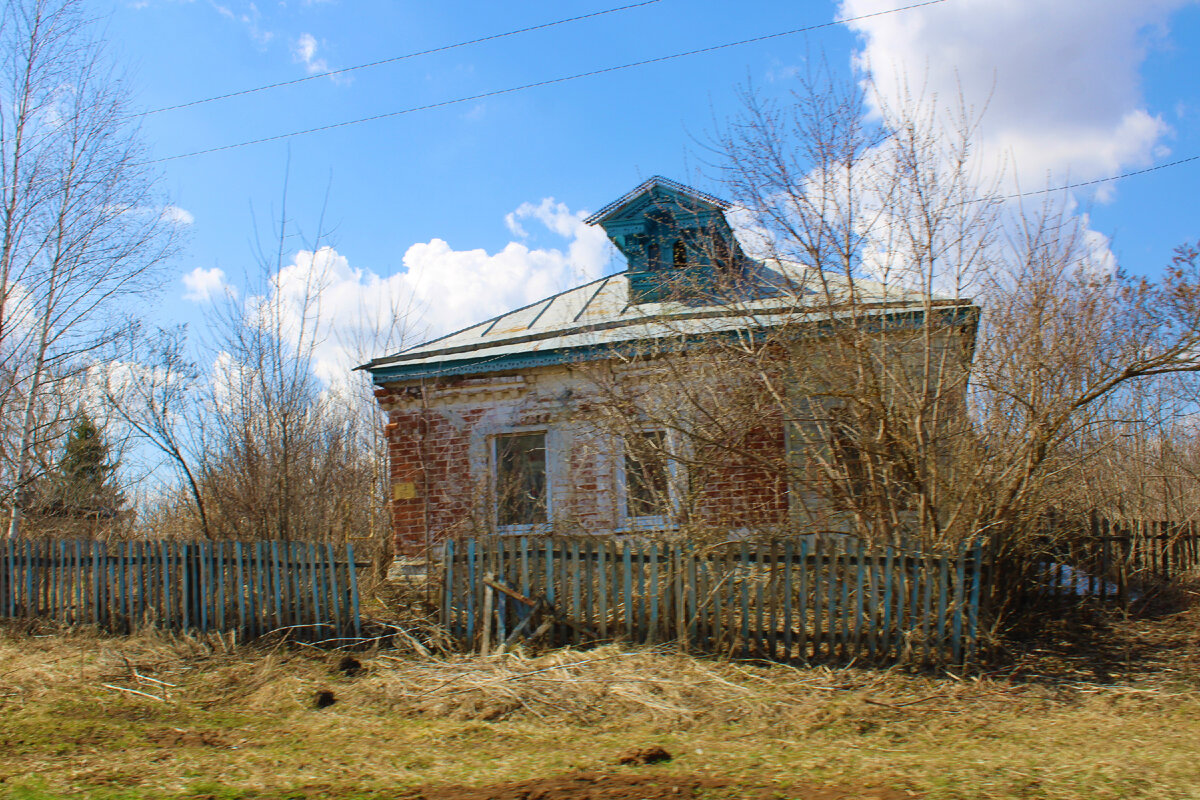 Заехали в Нижегородское село Тубанаевку, а там, что ни дом, то в два этажа  и построен в Царское время | Под зонтиком | Дзен