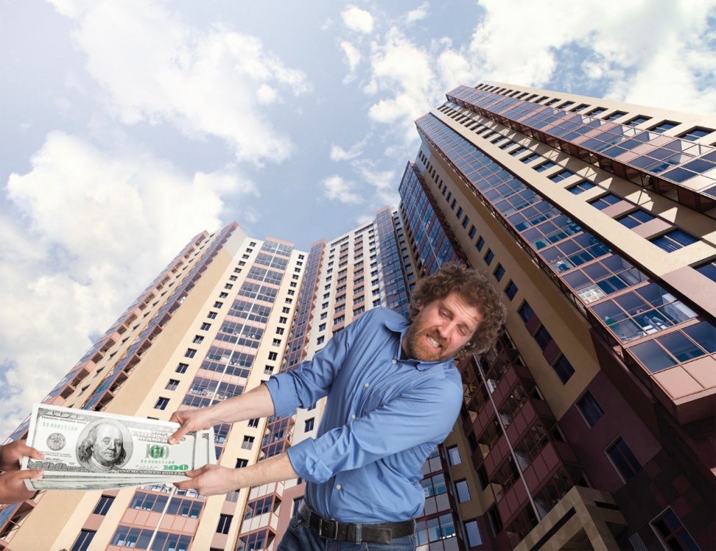 Население отнесло в банки рекордную сумму денег