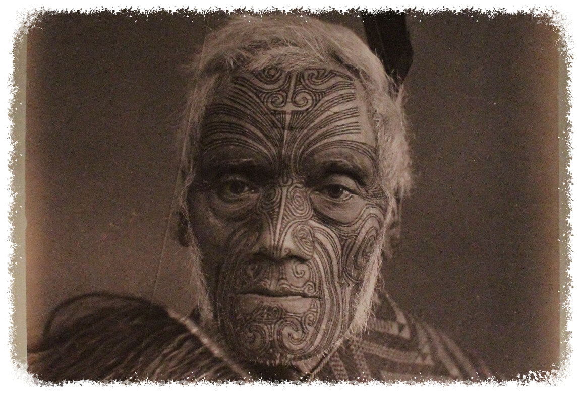 Татуированный вождь маори, 1891 г. (общественное достояние — вики)