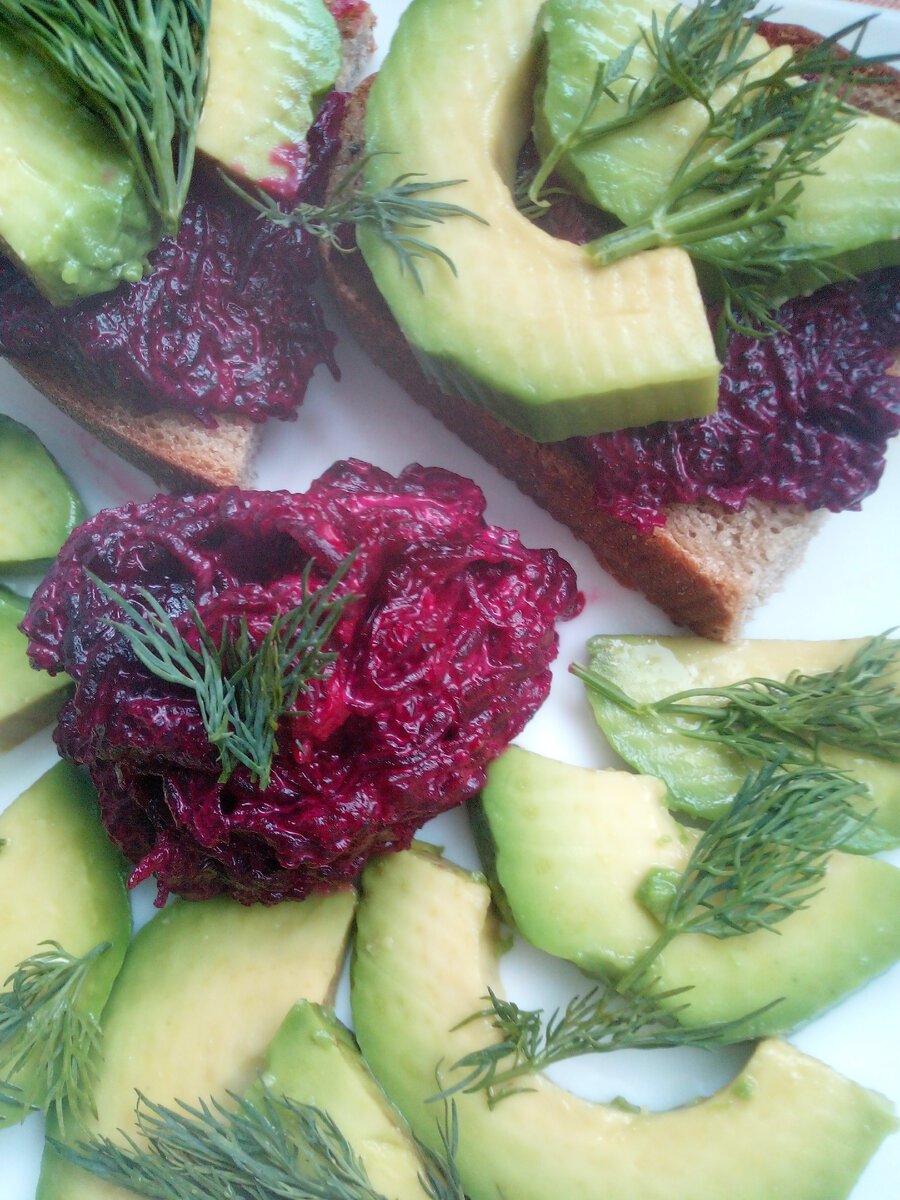 Авокадо со свеклой