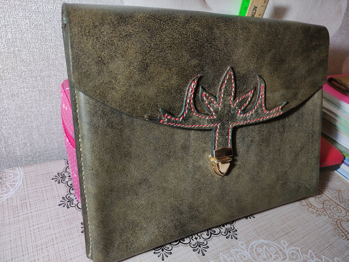 Папка для документов, жене на 8 марта. 