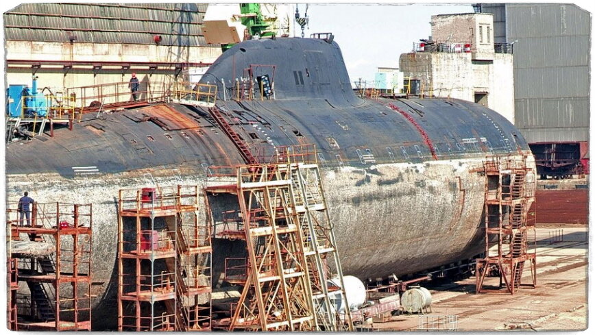 Источник: zvezdochka-ru.livejournal.com. В кадре "Леопард" во время начала его ремонта. Кадр датирован 2012 годом, что говорит об очень долгом простое. Так или иначе, скоро у флота будет 8 полностью переработанных "Щук" с ресурсом лет на 15-20.