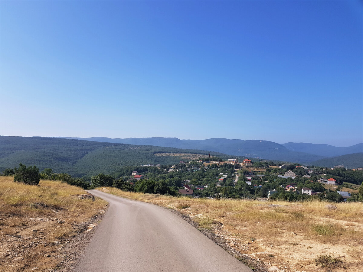 Балаклавский район. Село Родное. Вид с горы Зыбук-Тепе. Фото Анна Карпенко.  