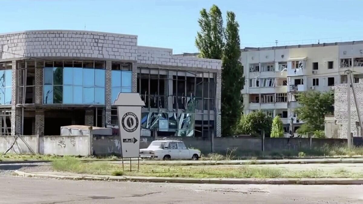   Последствия удара Украины по Новой Каховке. Кадр из видео© РИА Новости