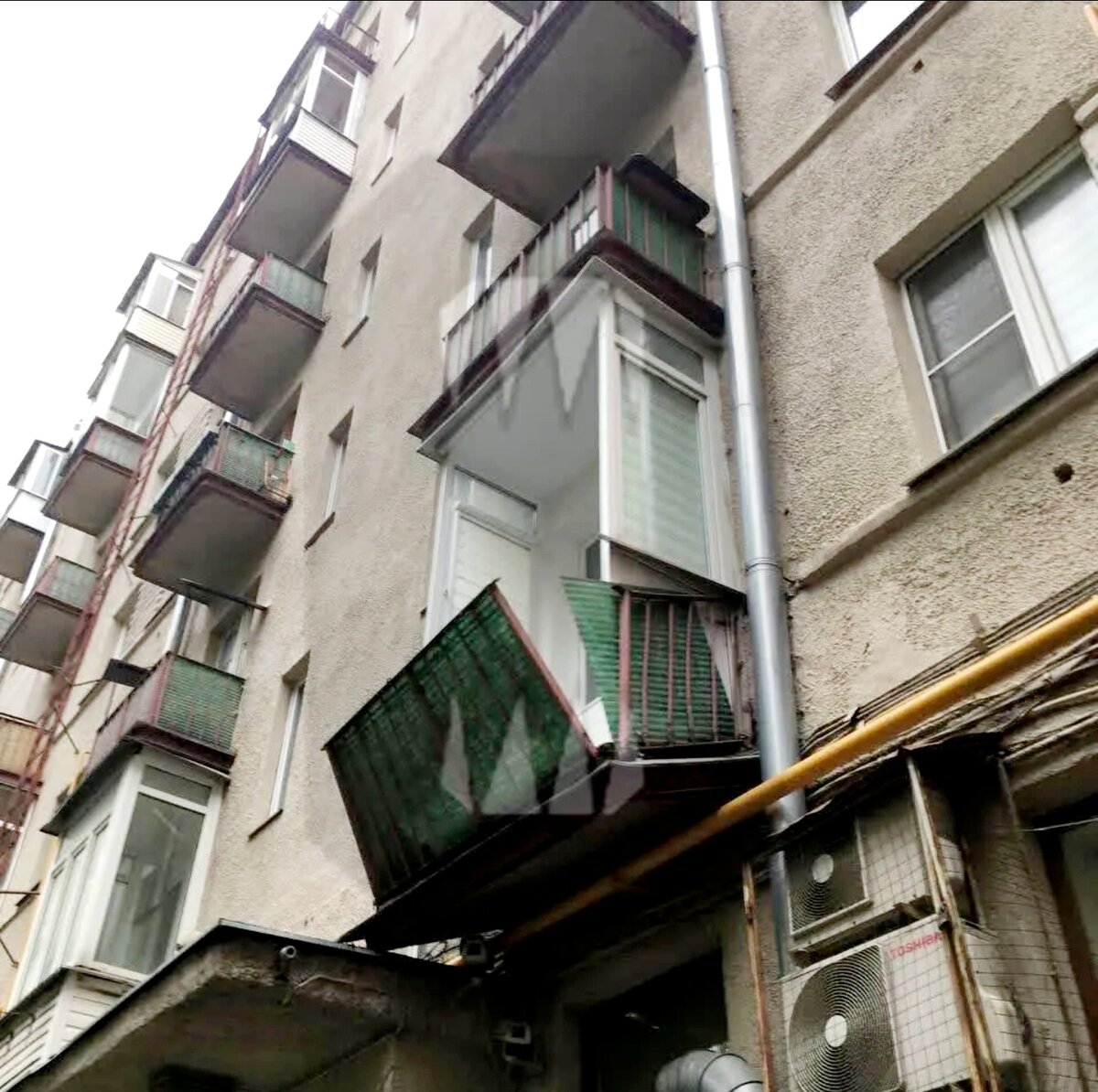 БАЛКОН РАЗРУШИЛСЯ И РАМА УПАЛА