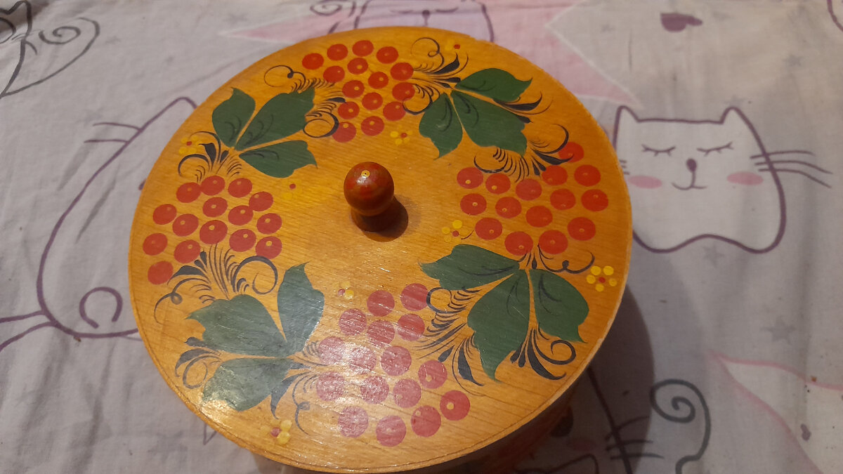 Шкатулка с моей бижутерией. Одна из двух