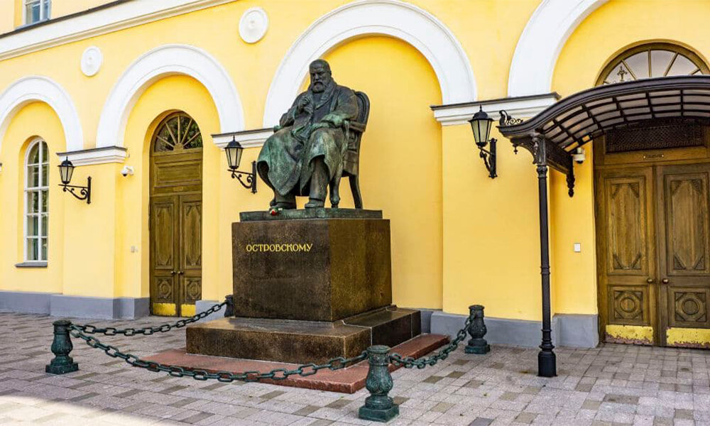 Малый театр на театральной площади