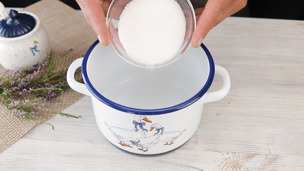 Первым будем заготавливать начинку для нашего будущего торта.