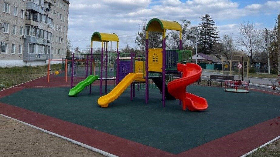     Столица Вяземского района вошла в программу «1000 дворов на Дальнем Востоке», благодаря которой современный вид обретут четыре дворовые территории.