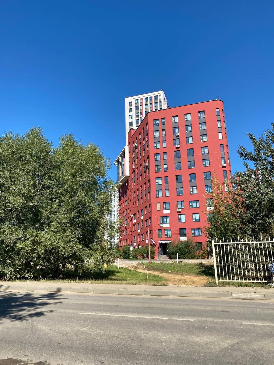 Яркие фасады комплекса. Фото: Алексей Копанев