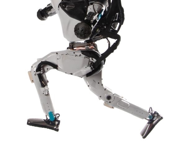 Роботы Atlas демонстрируют сложные упражнения, таким образом компания тестирует их возможности, чтобы открыть новое поколение мобильности, восприятия и спортивного интеллекта.-2