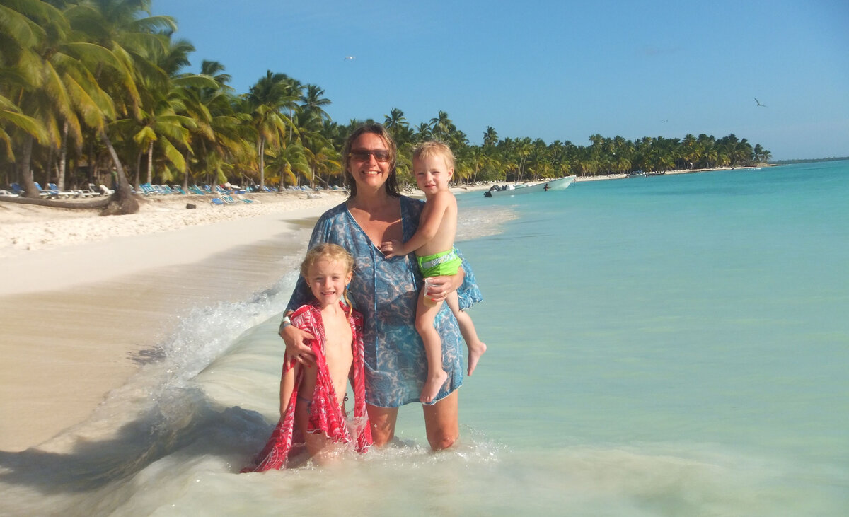 Сестра автора с детьми на Карибах в 2015 году. Фотографировала автор