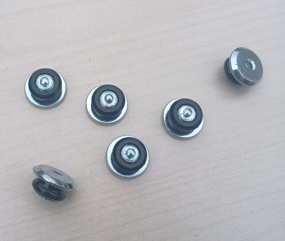 Шипы. Они ощутимо больше "штатных" в диаметре, учитывая, что высота этих 7мм.