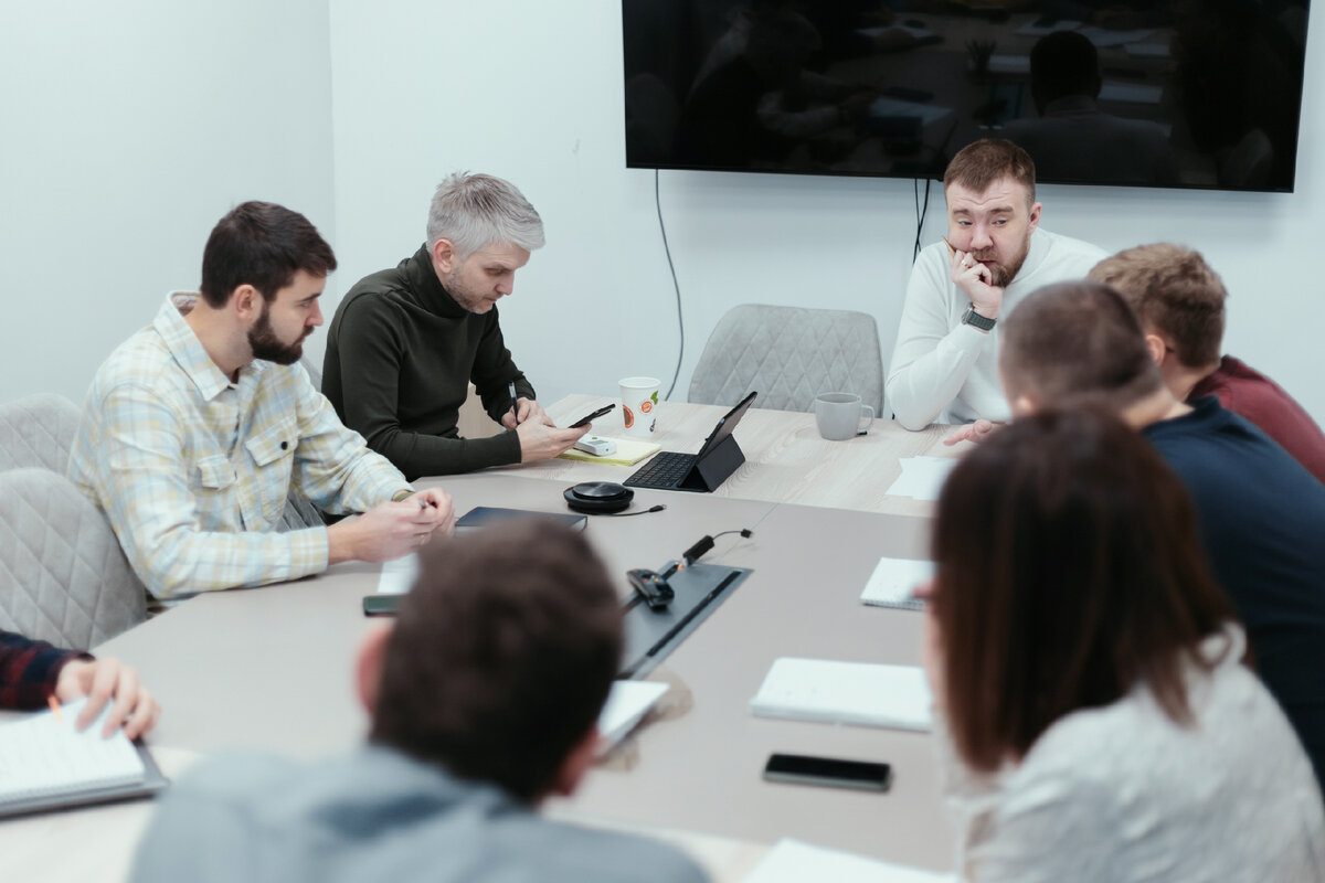 Аналитики, продуктологи, архитекторы и инженеры вместе работают над концепцией ЖК