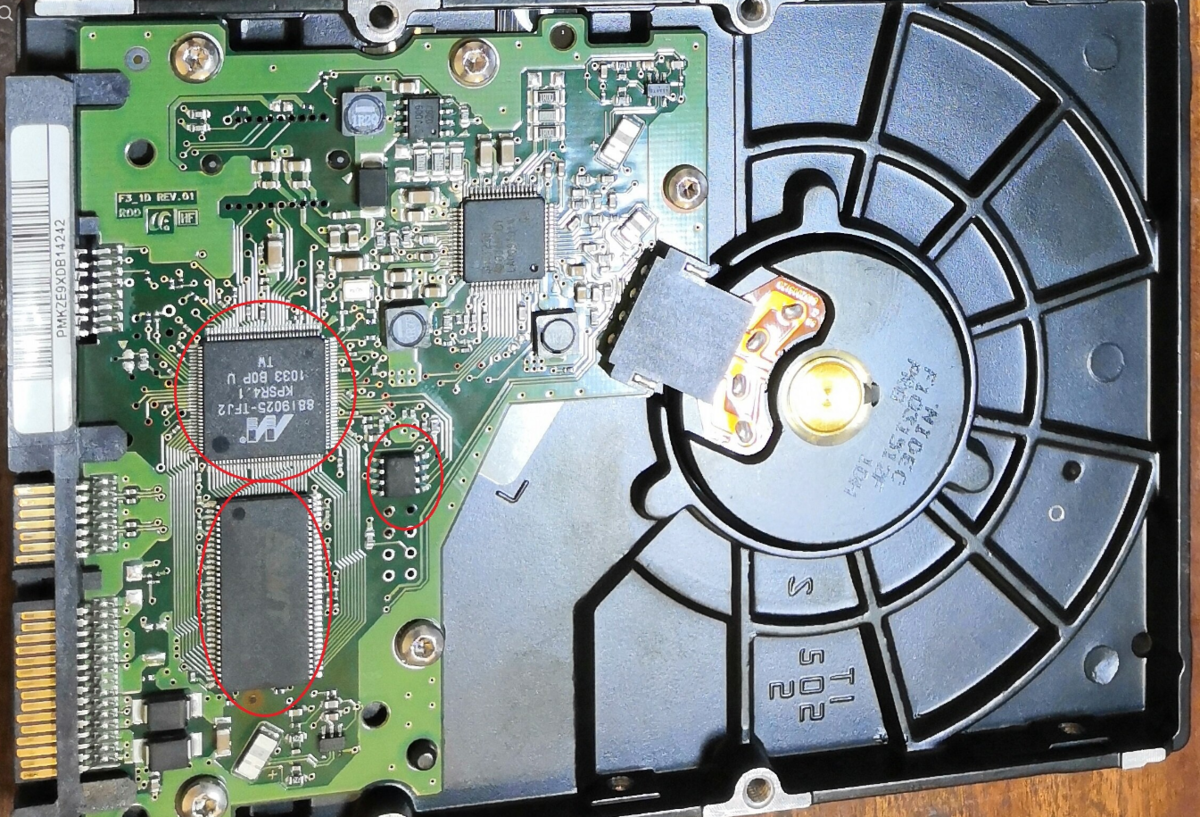 Внешний вид HDD Samsung HD253GJ со стороны контроллера 250Гб