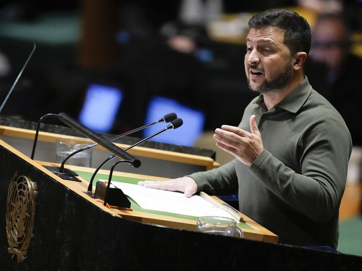    Президент Украины Владимир Зеленский во время выступления на Генеральной ассамблее ООН© AP Photo / Mary Altaffer