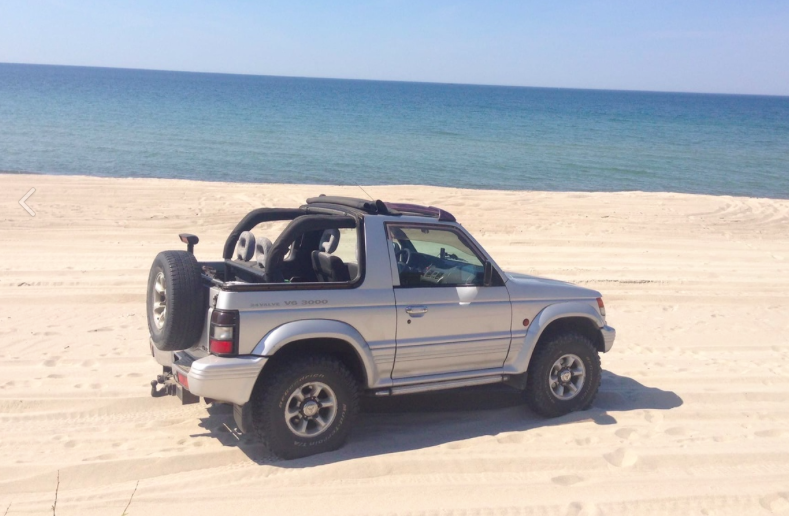 Pajero II canvas top, 6G72 Многие автомобильные нации создали легендарные внедорожники, у немцев это гелендваген, у англичан - лендровер. Япония же одна из немногих стран которая подарила миру не одну внедорожную легенду. Три великие модели: Toyota Land Cruiser, Nissan Patrol и сегодня я вам предлагаю насладиться удивительными достижениями самого быстрого покорителя бездорожья легендарного Mitsubishi Pajero.