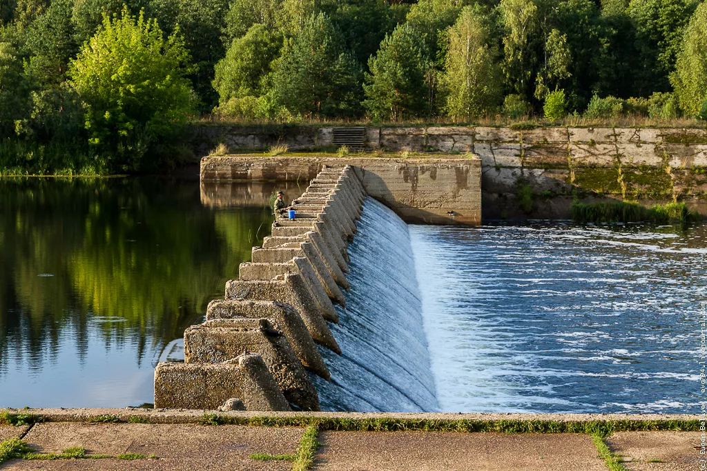 Плотина Тетьково. Плотина в Коломне. Плотина водопад река Салгир. Вышгород плотина.