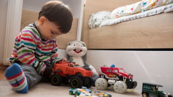 Лучшие  Обзор необходимых игрушек для каждого возраста, игрушки для мальчиков: какие пользуются спросом.