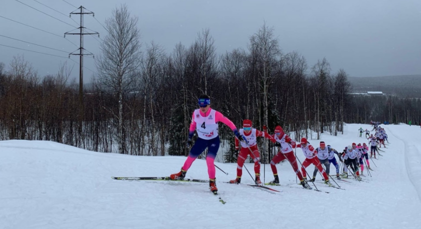 А.Рыгалина впереди пелотона.