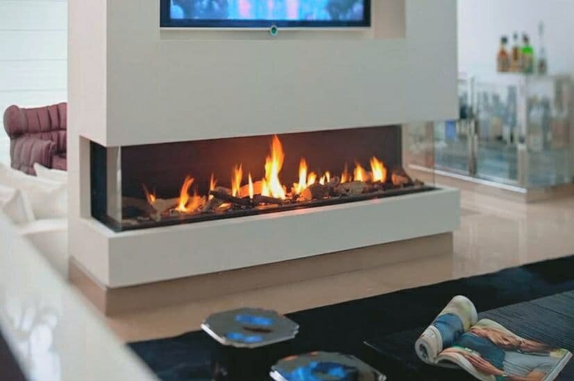 Биокамин встроенный в квартире