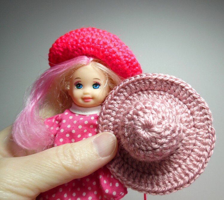 Шляпа для куклы крючком