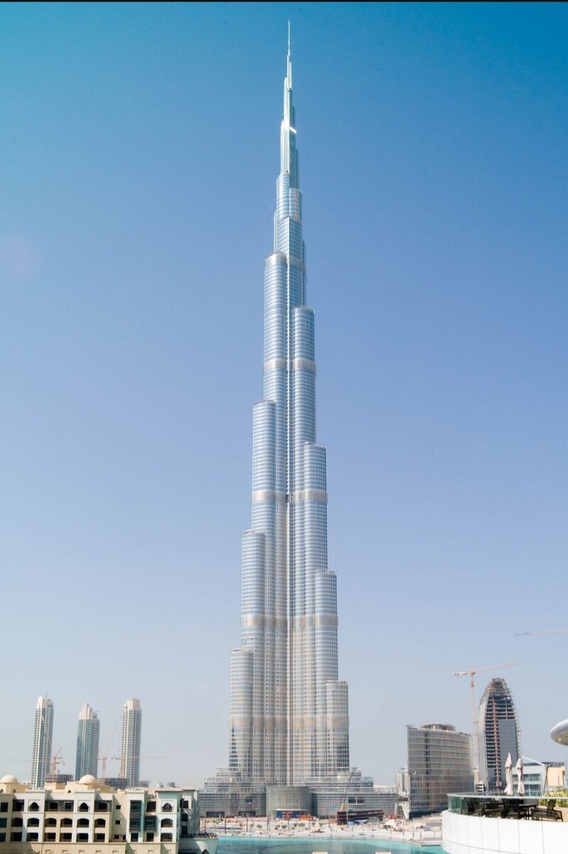 Фото с сайта https://ru.m.wikipedia.org/wiki/%D0%A4%D0%B0%D0%B9%D0%BB:Burj_Khalifa_building.jpg