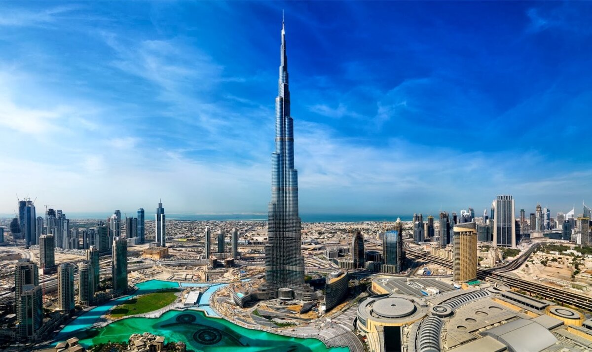 Бурдж-Халифа - самое высокое здание в мире.