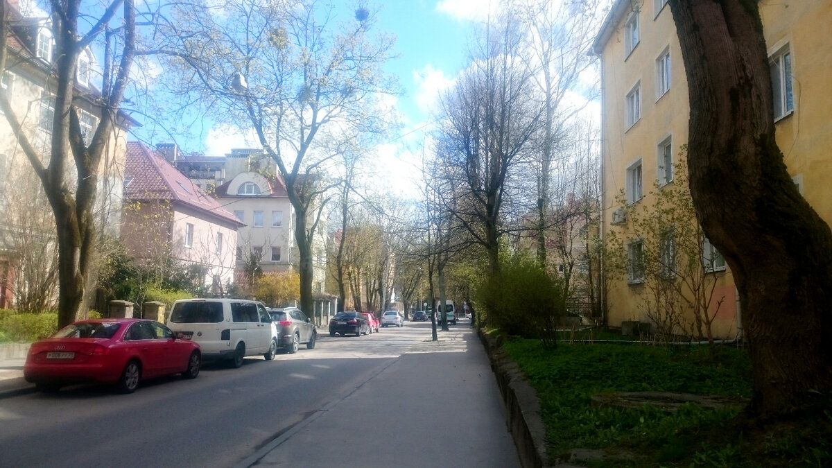 Это тоже ул. Каменная - Шарнхорстштрассе, впереди пр. Мира - Адольф-Гитлер-штрассе. Слева по улице виден новострой. Он неплохо вписывается в общую картину.