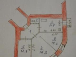 План угловой квартиры в этом доме. С санузлом и ванной.