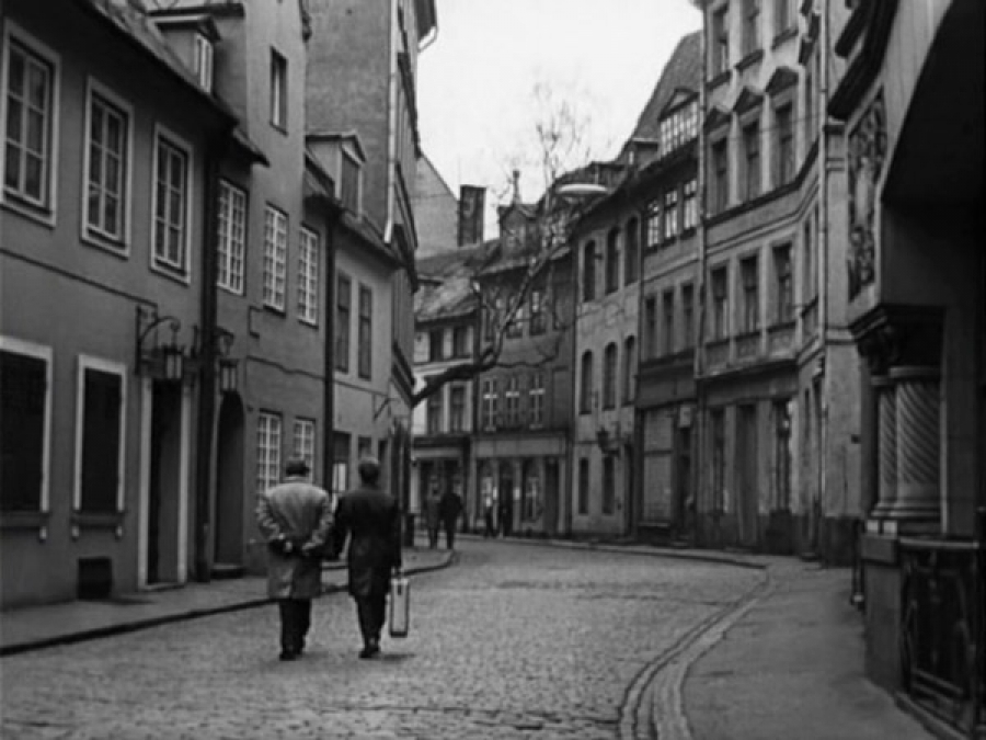 Фильм стал настоящим хитом, однако, когда в начале 1973 года он был смонтирован и его показали высокому телевизионному начальству, на голову режиссера посыпались первые упреки… Какие скандалы вызвал-22