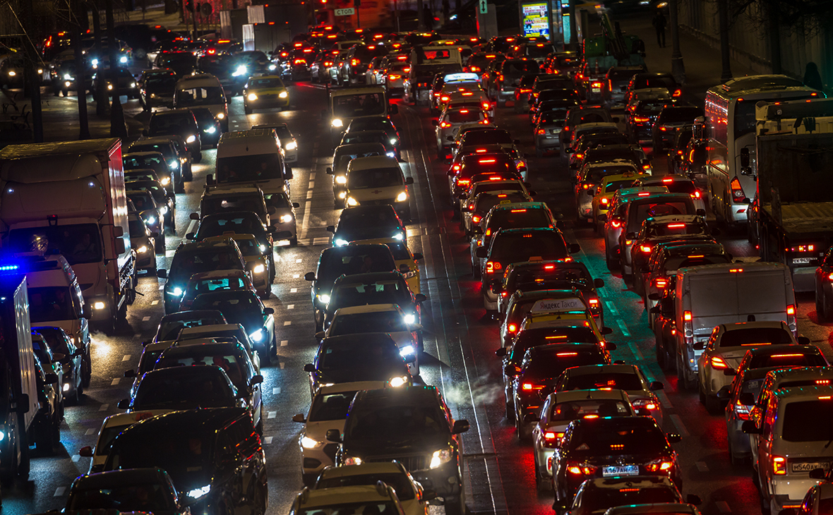 Traffic jam. Пробки в Москве. Много машин в городе. Московские пробки. Дорожная пробка в Москве.