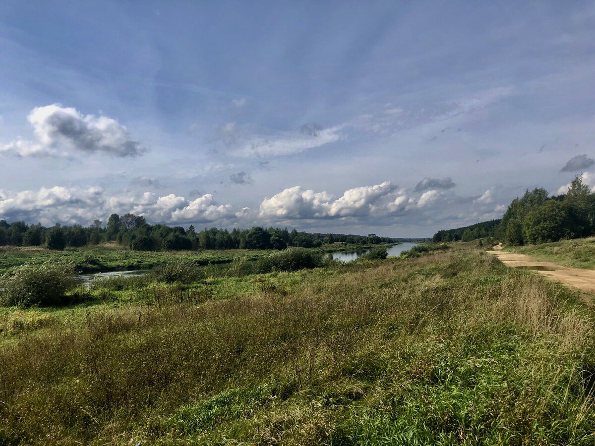 Вид на реку Тверцу с горы (фото автора) 