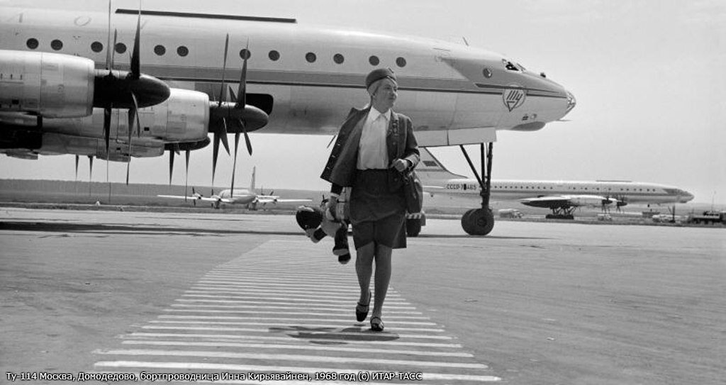 Не смог пройти мимо данной фотографии, на ней в 1968 году запечатлена стоянка самолетов Ту-114 в Домодедово и бортпроводница Инна Кирьявайнен. Чем так знаменита бортпроводница Инна Кирьявайнен?