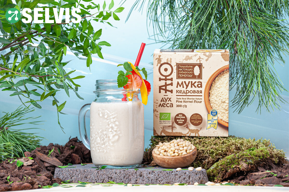 Дочка моя любит делать с кедровой мукой модное "смузи". Я решился попробовать. Несмотря на название, напиток достойный. Особенно, когда еще с бананом.