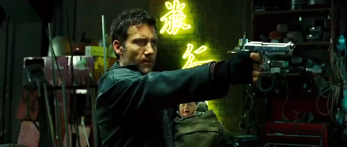 Смит в исполнении Клайва Оуэна. Кадр из х/ф "Пристрели их", 2007 год, режиссёр Майкл Дэвис.