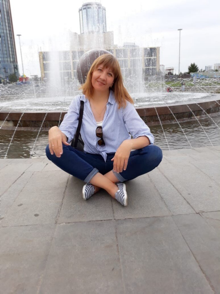 Карма человека - это причинно -следственная связь между текущей и прошлыми жизнями. Карма нейтральна, она неплохая, нехорошая, она просто есть. На карму человека можно и нужно влиять. Эффективнее всего через работу с подсознанием.  Также рекомендую внедрять новые привычки в свою текущую жизнь. Какие это действия: